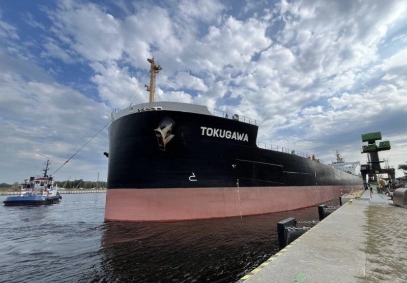 Um navio transportando 50.000 toneladas de carga entrou no porto de Szczecin pela primeira vez.