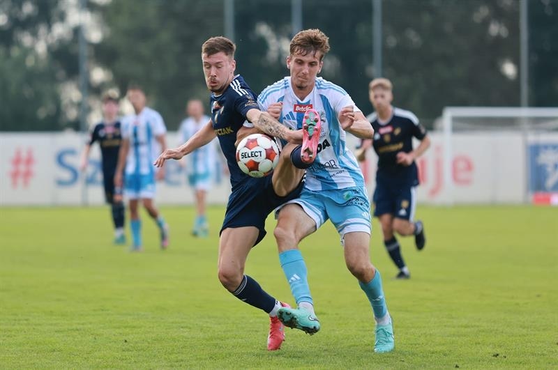 Football. Dawn draws in Nowy Sącz