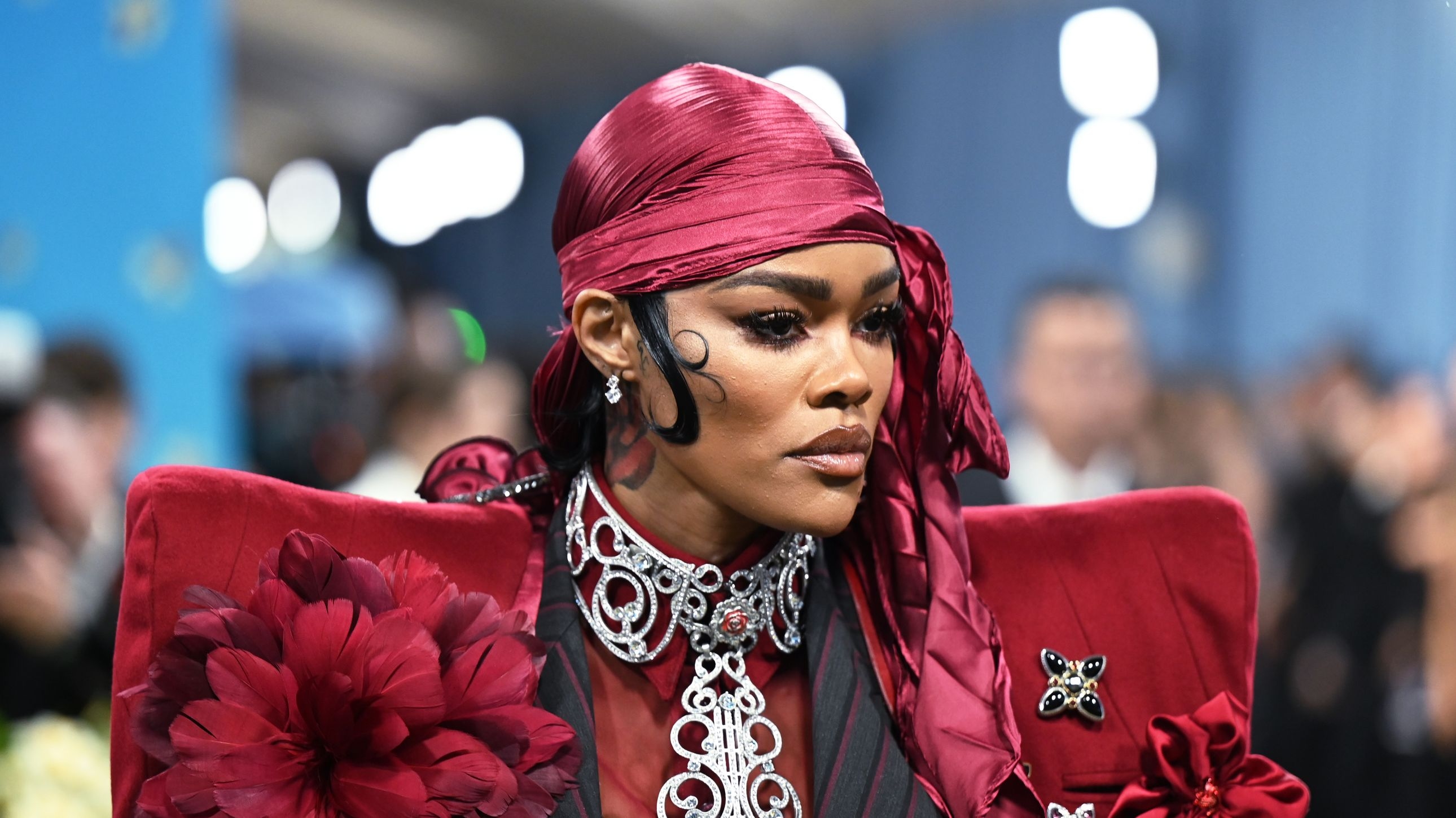 Красная дорожка Met Gala 2025: все костюмы, платья, наряды и образы знаменитостей — Смотрите фото