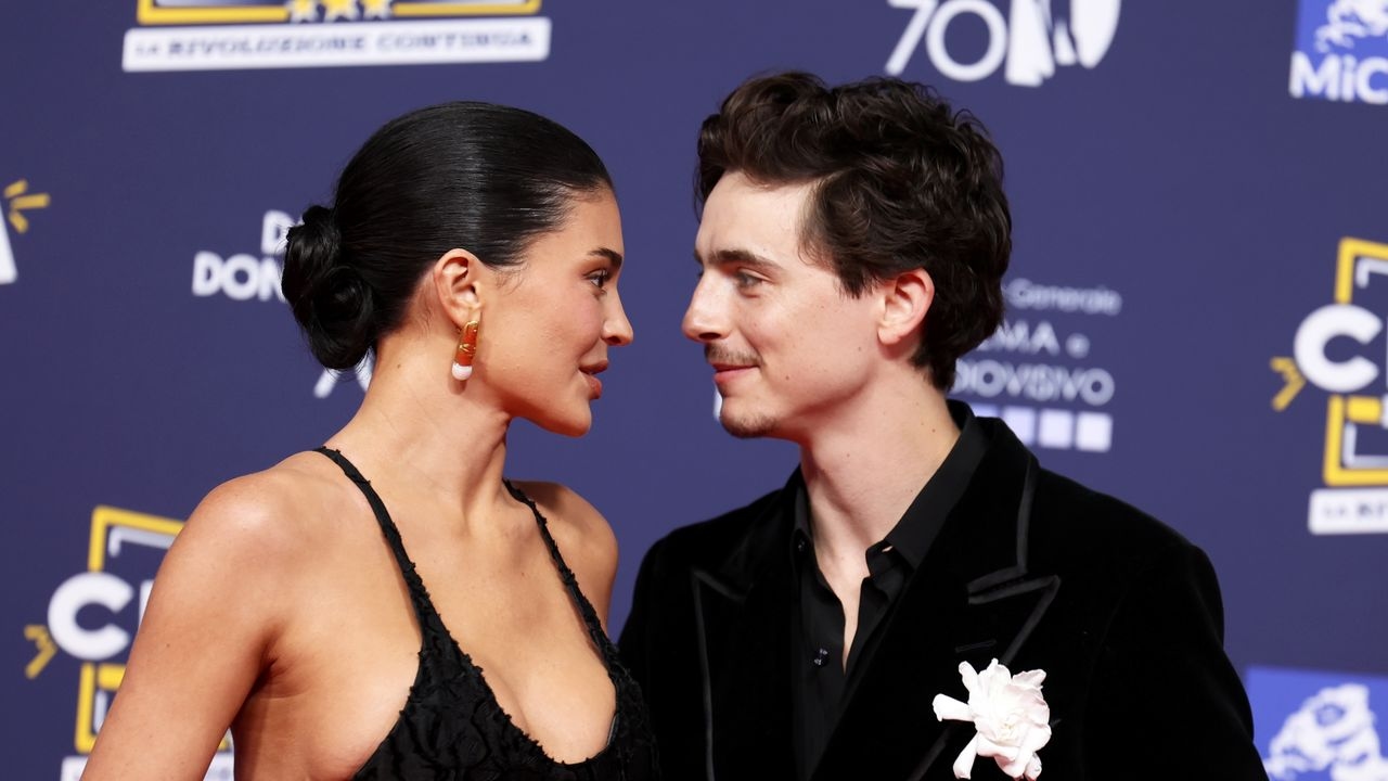 Kylie Jenner ve Timothée Chalamet'in Kırmızı Halı Çıkışından Önceki Nadir Özel Anını İzleyin