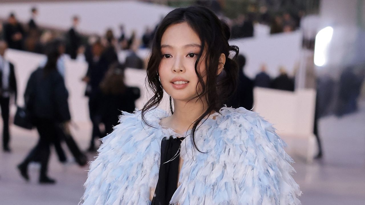 BLACKPINK's Jennie Kim Wore These Trending Toe Sneakers