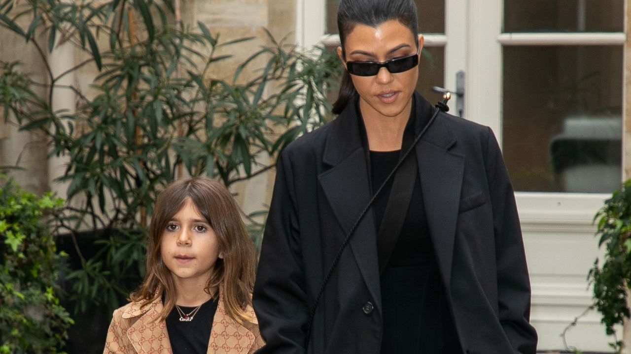 Penélope Disick luce la tendencia del estampado de vaca en la publicación del cumpleaños de Kourtney Kardashian