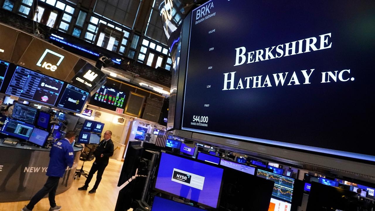 Buffetts Abschied belastet: Berkshire Hathaway unter Druck: Buffett-Bonus schmilzt - Erst der Anfang?