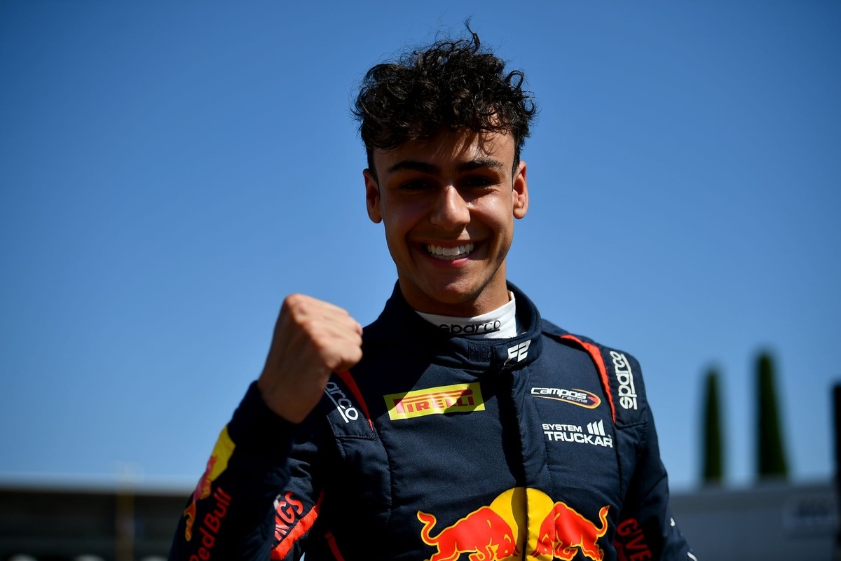 Le jeune pilote Red Bull Lindblad effectue son premier test complet en F1
