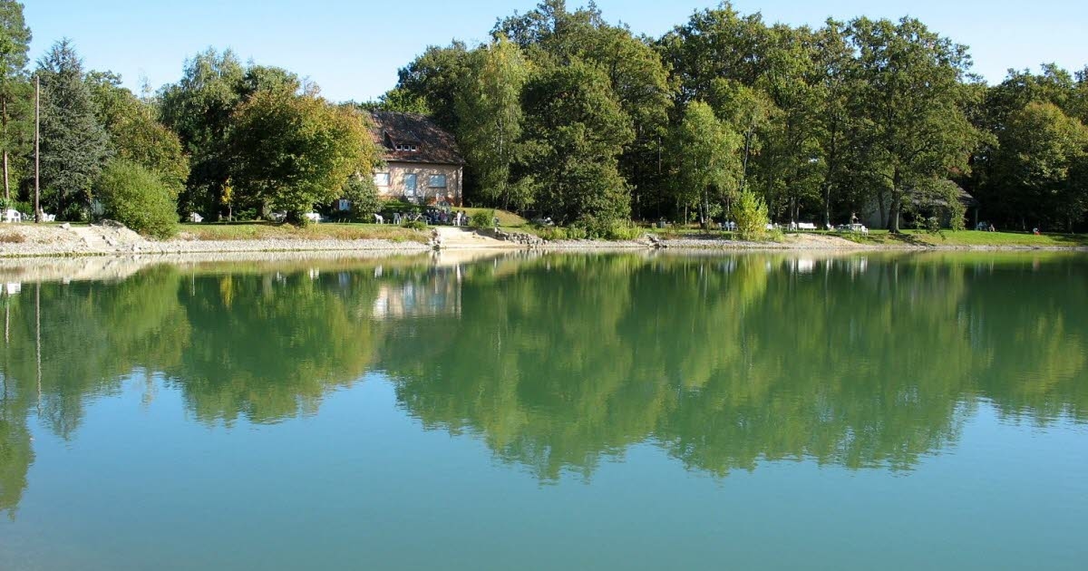 Um verão, uma lembrança. Uma "Praia de Mulhouse" em Richwiller: a história de um corpo d'água público que se tornou privado.