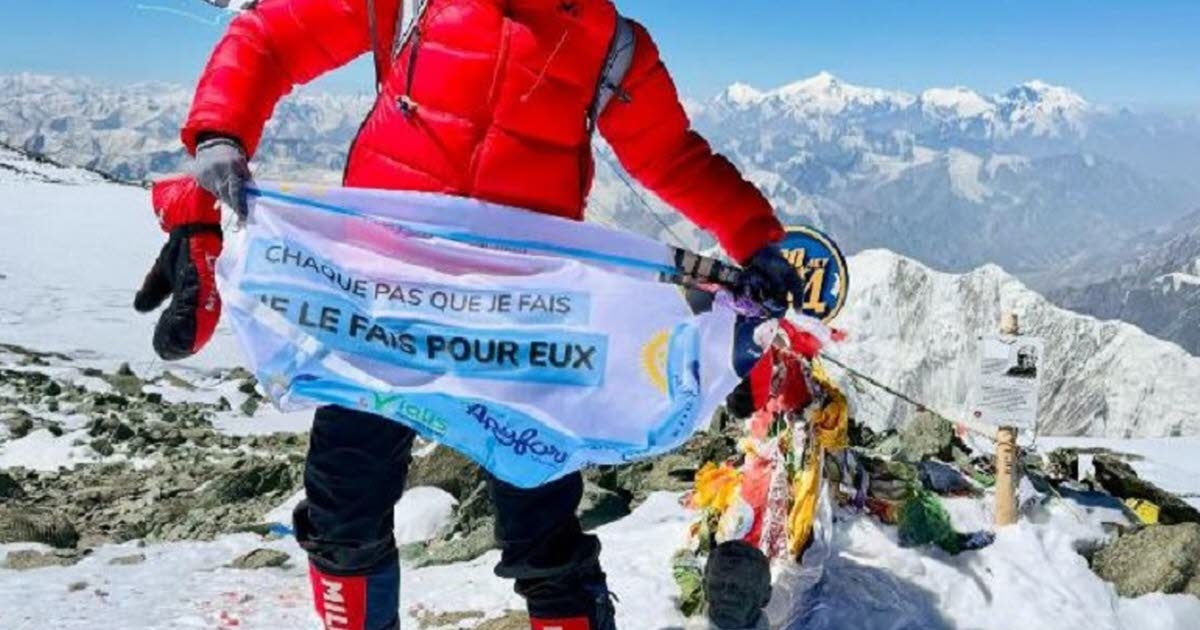 Solidarity. Laetitia Bléger has reached the summit of Lenin Peak.