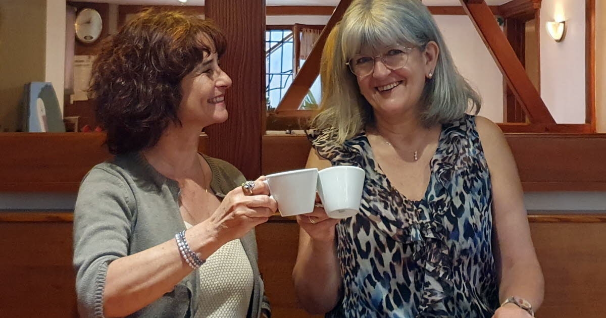 Châtenois. Huguette Schneider passa a tocha para o estabelecimento Pause Café, que reabrirá em 15 de agosto