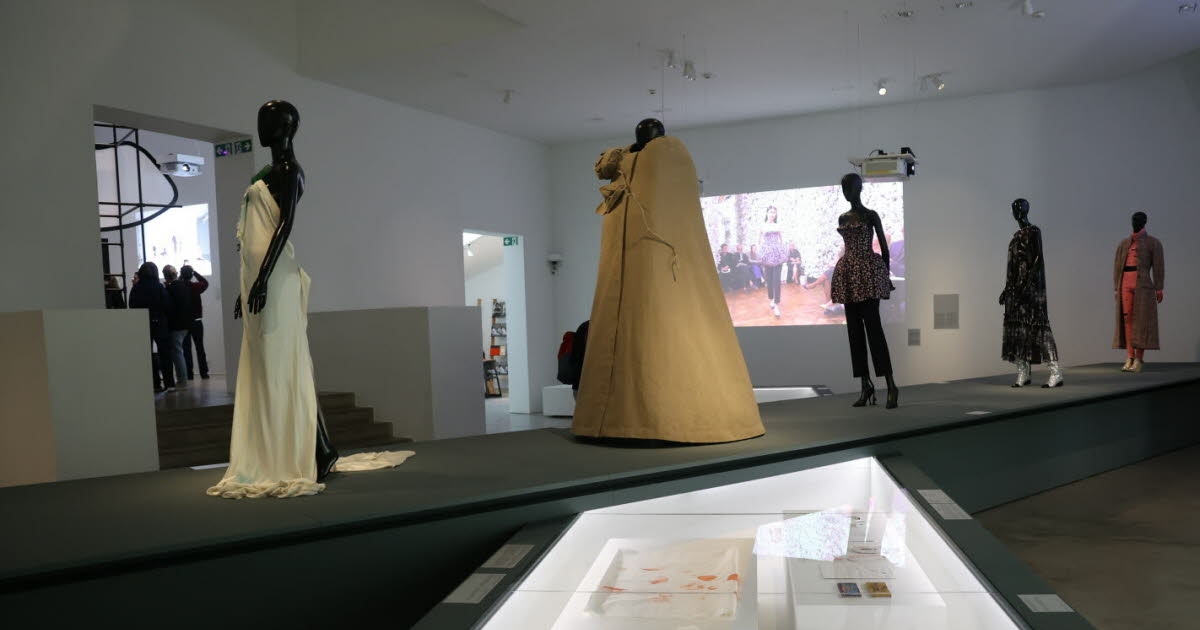 Weil am Rhein: Vitra Tasarım Müzesi'nde gösteri ve yıkıcılığı birleştiren bir moda gösterisi sergisi