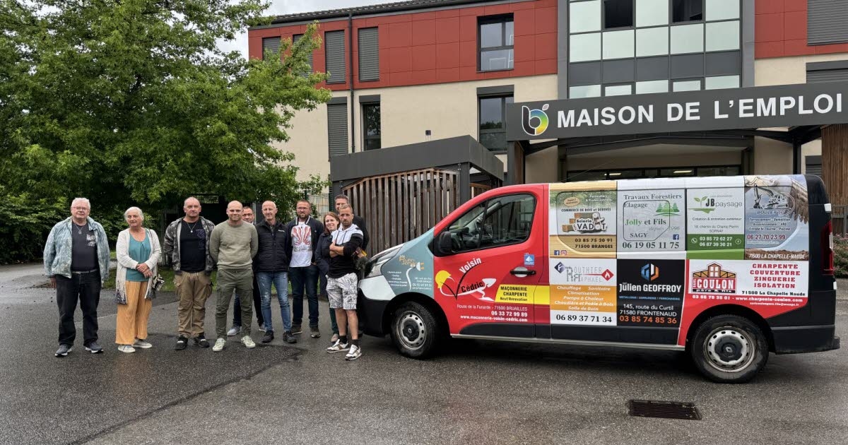 Louhans. A minibus, sponsors, and a territory in motion