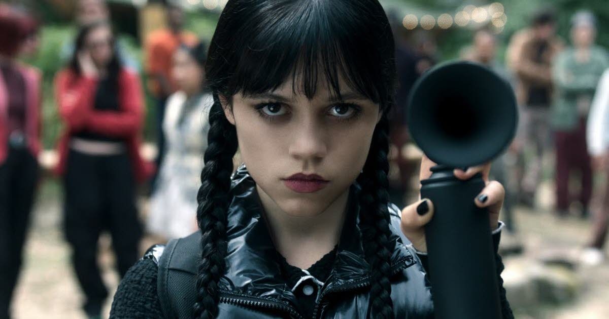 Yayında. "Wednesday" dizisi ikinci sezonuyla bu Çarşamba Netflix'te geri dönüyor.