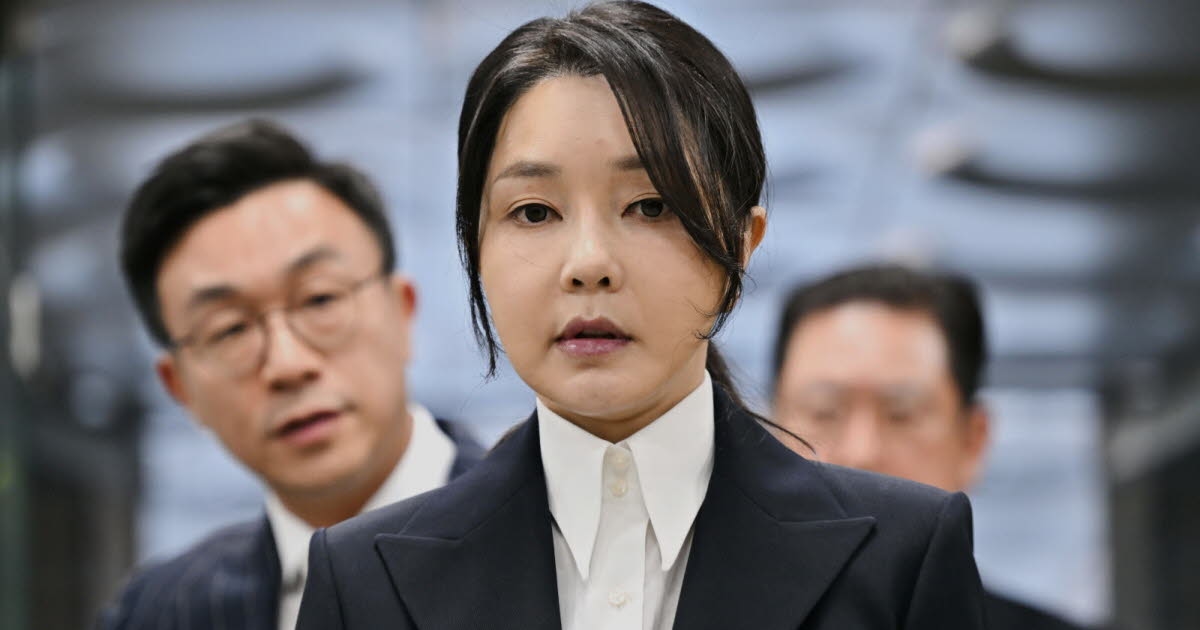 Coreia do Sul: Esposa do ex-presidente deposto Yoon é presa e escritórios do partido são invadidos