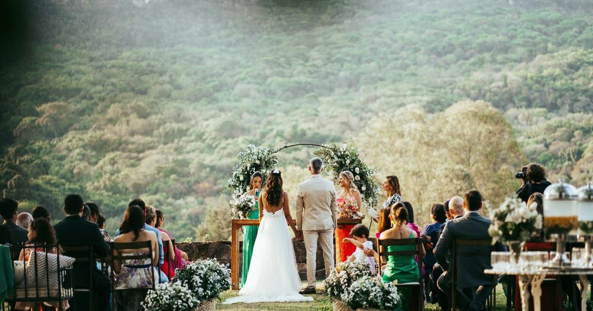 Society. Inviting your ex to your wedding: good or bad idea?