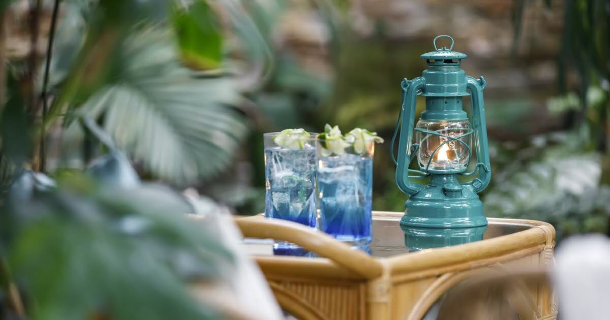 Decorating tips. Candles, lanterns, and tealight holders: bring flames into your home!