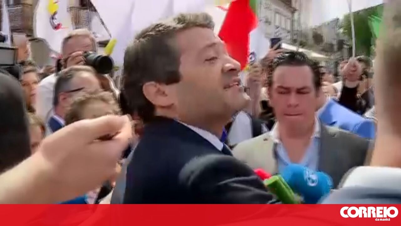 <![CDATA[ André Ventura insultado e cuspido por ciganos em Braga ]]>