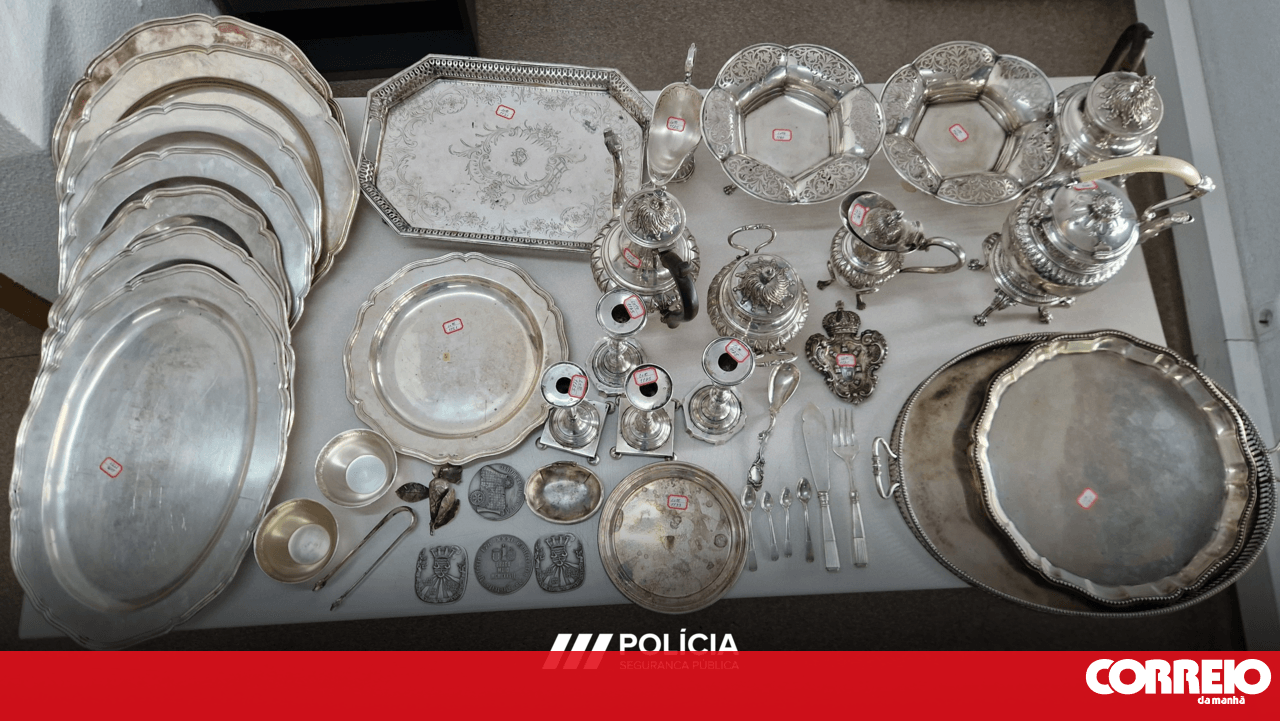 <![CDATA[ Empregada doméstica identificada por furto de peças em prata aos patrões ]]>