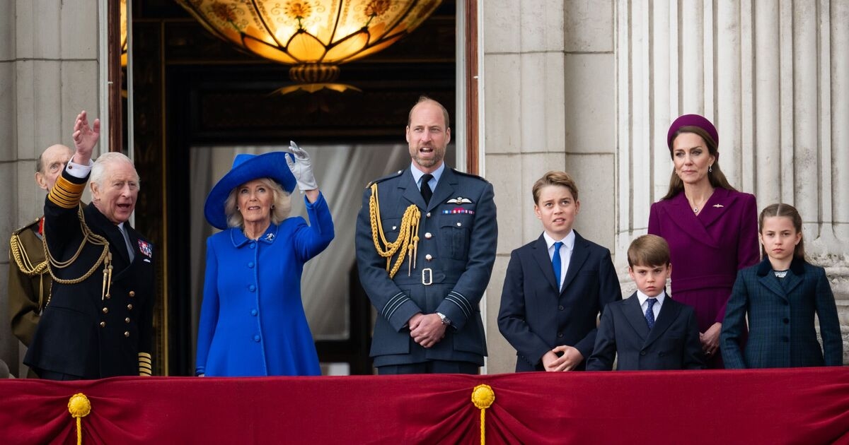VE Day LIVE: Royal expert spots Princess Anne's beautiful tribute to late Queen