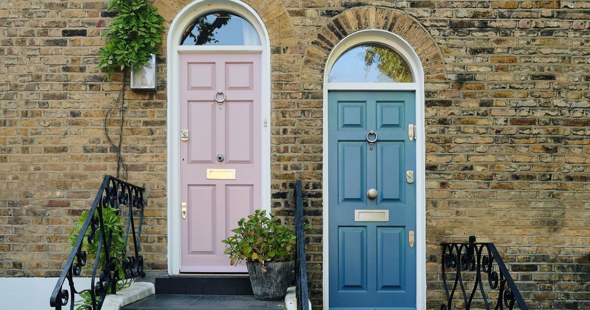 Households in England urged to close doors on Wednesday and Thursday