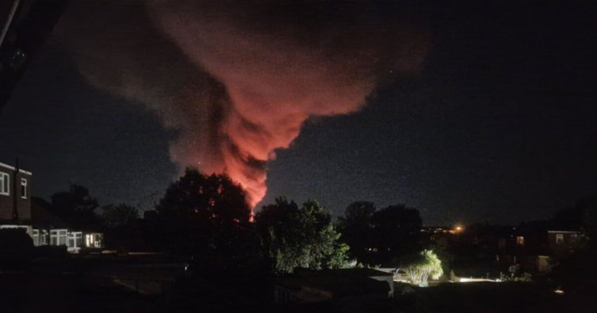 Huge London fire sees hazmat team deployed amid reports cylinders could explode