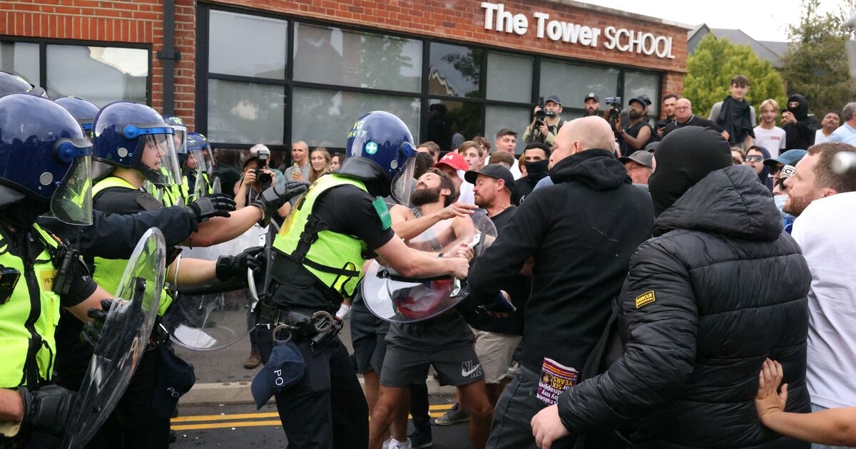 Epping asylum protest triggers police crackdown as top cop issues blunt 3-word verdict