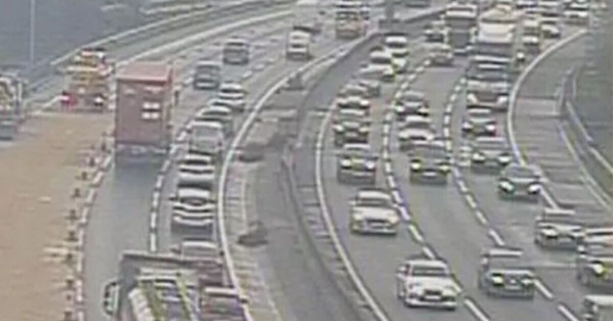 Ruch na autostradach M60 i M62 NA ŻYWO: Ogromne opóźnienia na autostradzie, dwa pasy zamknięte