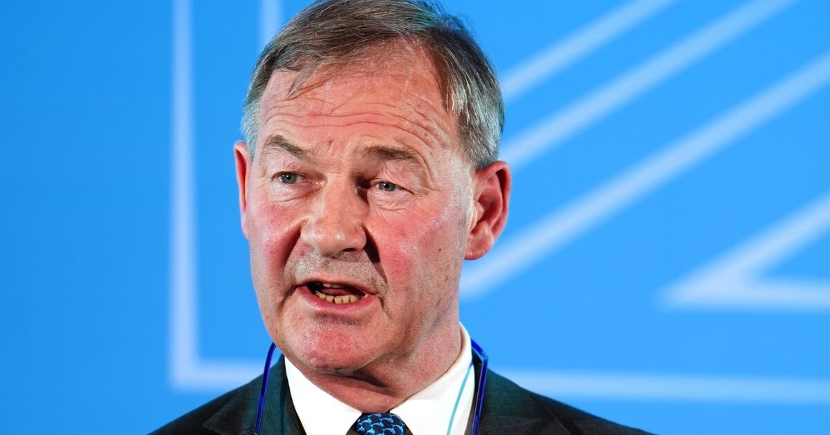 Nigel Farage e Rupert Lowe estão unidos por esta enorme ameaça à direita