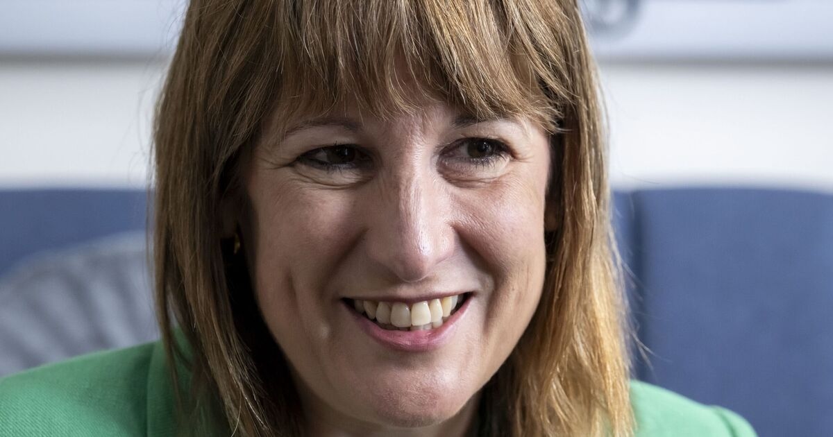 Rachel Reeves, ekonomiyi düzeltmek için orta sınıf işçilere servet vergisi baskını planlamakla suçlanıyor