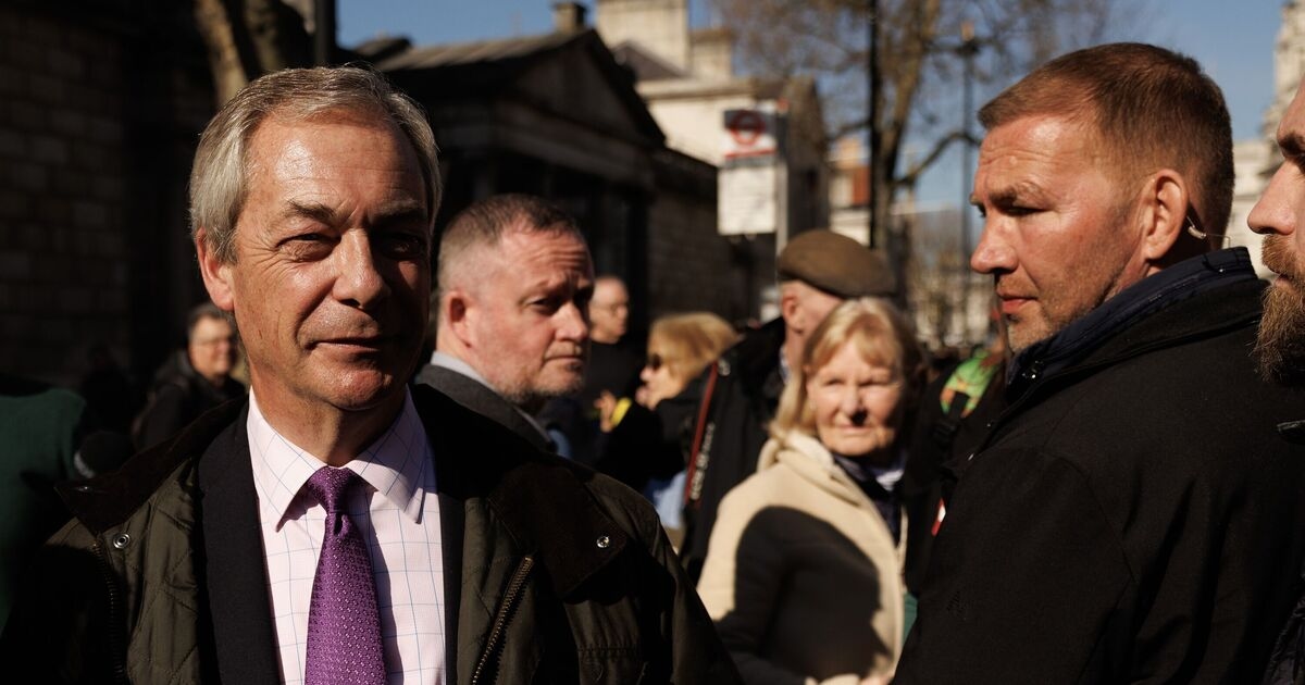 Una encuesta sorprendente revela que el plan islamofobia de Rayner le otorgará a Farage 100 escaños y una victoria total.