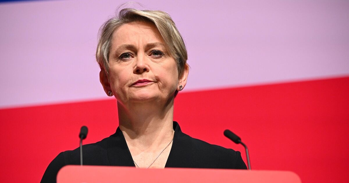 Should Yvette Cooper resign over migrant hotel row?