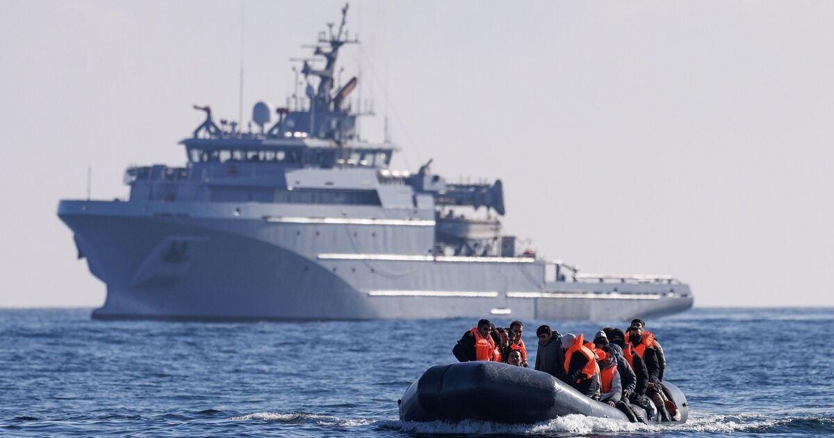 Het gebroken Groot-Brittannië van Starmer ziet elke 11 minuten migranten arriveren, terwijl de overtochten van het Kanaal toenemen
