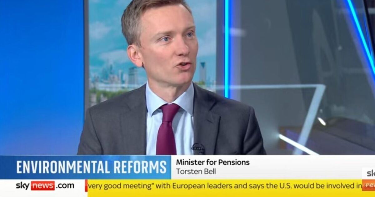 Il ministro del Lavoro preso di mira nello scontro con Sky News mentre si lamenta: "Non sono un idiota!"