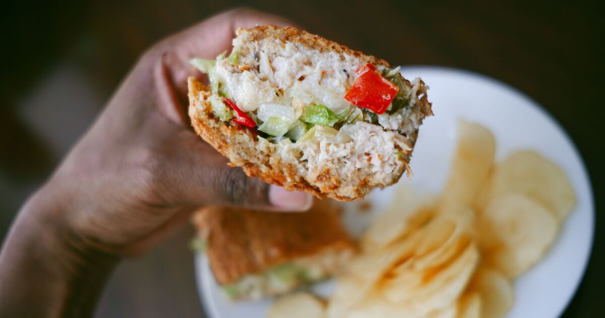Arrêtez d'utiliser de la mayonnaise dans les sandwichs au thon, car deux ingrédients simples « rehaussent » la saveur