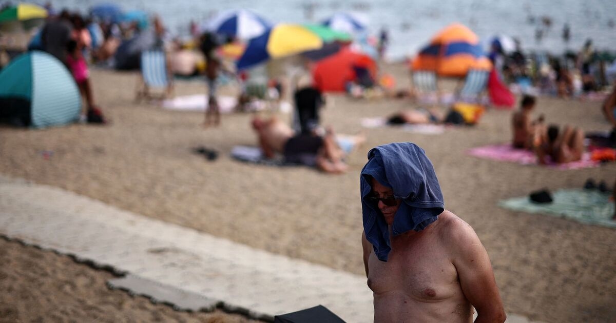 Agli inglesi è stato detto di "fare cambiamenti in patria" poiché il clima "più secco di quello di Marrakech" scatena il timore della siccità