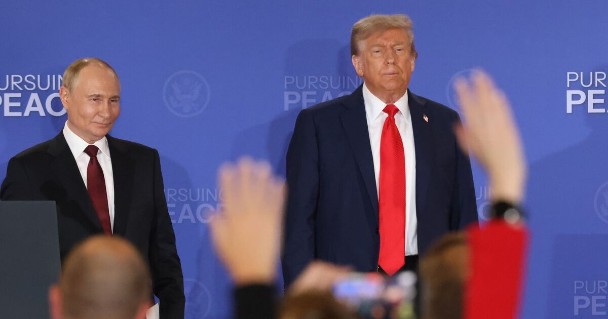 Il "delirante" Donald Trump è stato criticato per aver risposto all'invito di Vladimir Putin a Mosca
