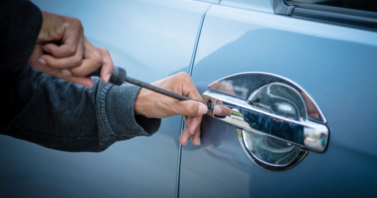 Il piccolo trucco per parcheggiare che rende le auto immediatamente meno attraenti per i ladri