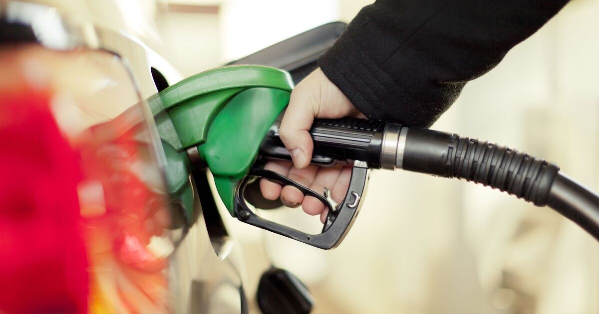 Drivers urged to fill up cars with petrol on Sunday