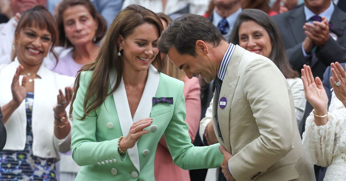 La principessa Kate ha infranto il protocollo reale nell'incontro con Roger Federer e gli ha detto di "sedersi"