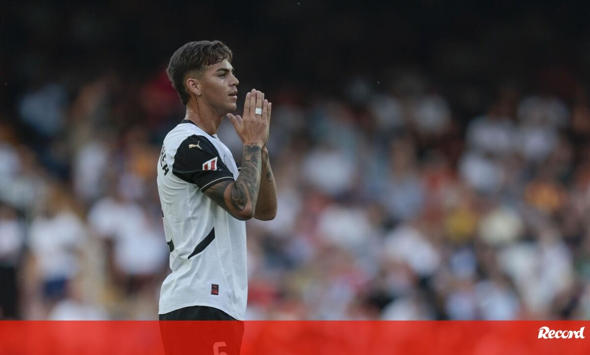 <![CDATA[ Pressa para fechar Enzo Barrenechea: Benfica quer médio para o arranque da pré-época ]]>