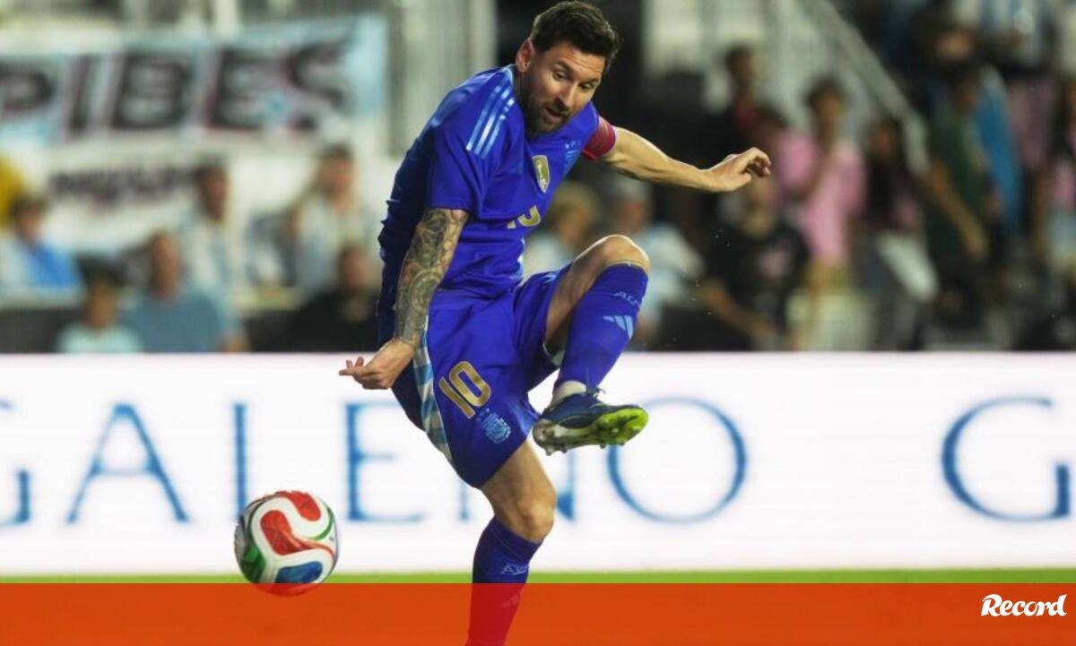 <![CDATA[ Argentina goleia Porto Rico na 'casa' de Messi ]]>