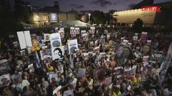 Tel Aviv, i parenti degli ostaggi manifestano per il cessate il fuoco