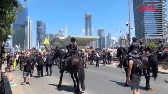 Sciopero  generale in Israele: proteste, arresti e blocchi stradali