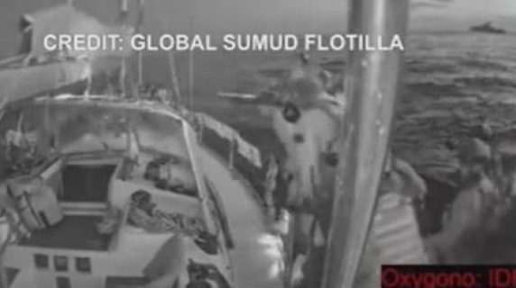 Bloccata la nave Oxygono: i soldati israeliani salgono a bordo: il video