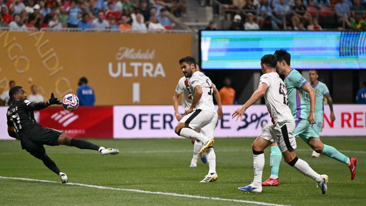 City a valanga, e sorride anche la Juve: il 6-0 di Pep all'Al Ain manda Tudor agli ottavi