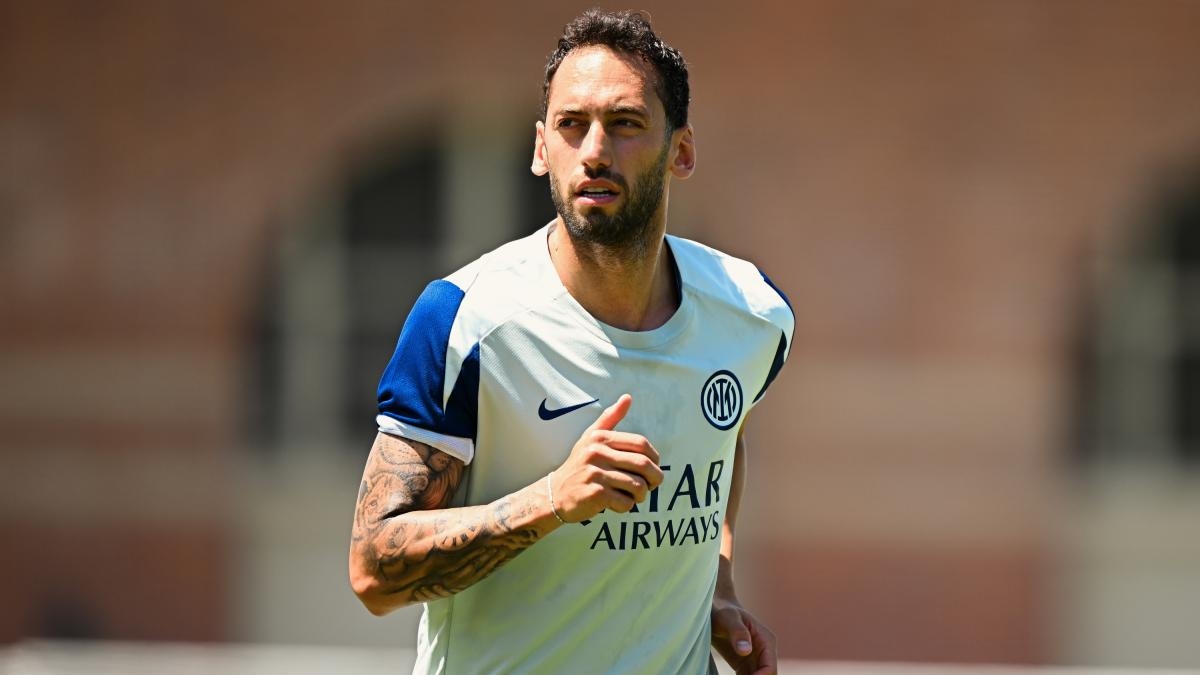 Inter en Calhanoglu maken voorlopig geen overstap. Ze richten zich volledig op Leoni.
