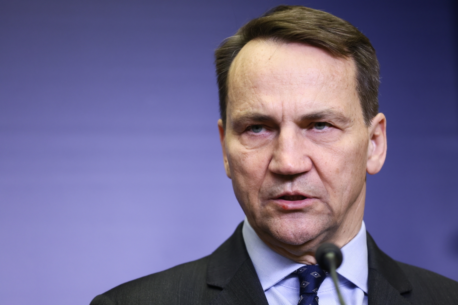 Sikorski: İran büyükelçisi bana yalan söyledi. İran sorumluluktan kaçamaz