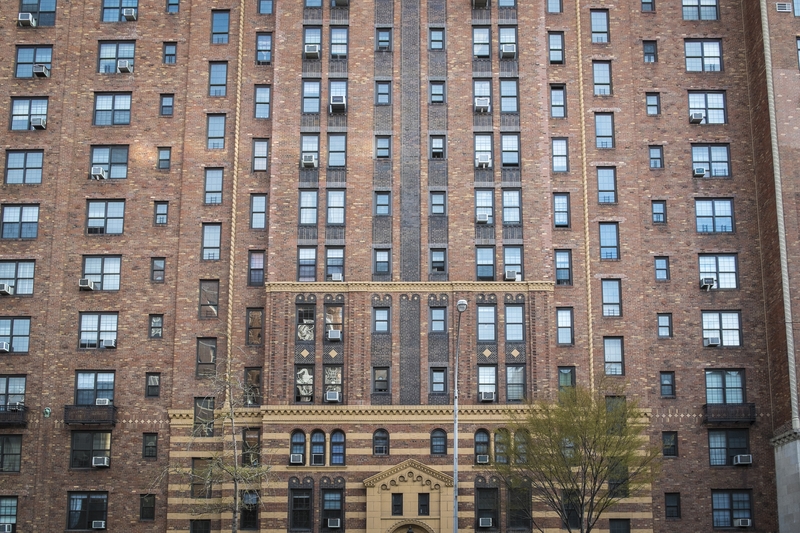 NYC Mayor Attends Tenant-Landlord Meeting, Opposes Rent Freeze