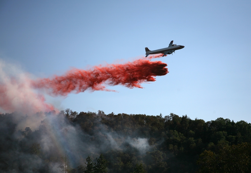 Dragon Bravo si trasforma nell'incendio più grande degli Stati Uniti quest'anno