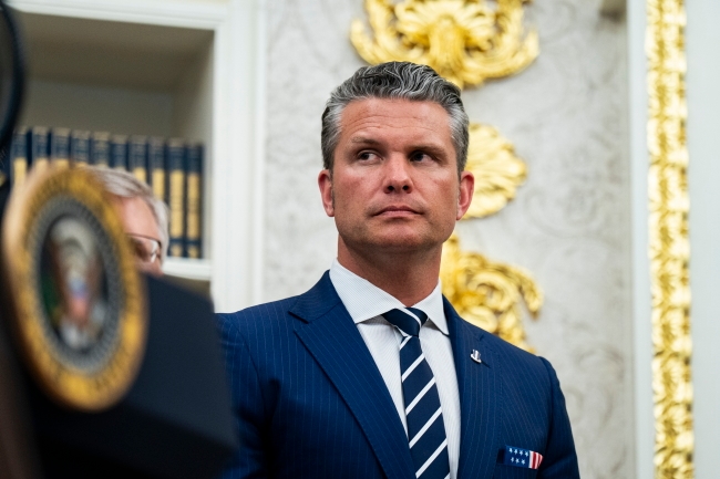 Pete Hegseth é agora oficialmente chefe do Departamento de Guerra dos EUA