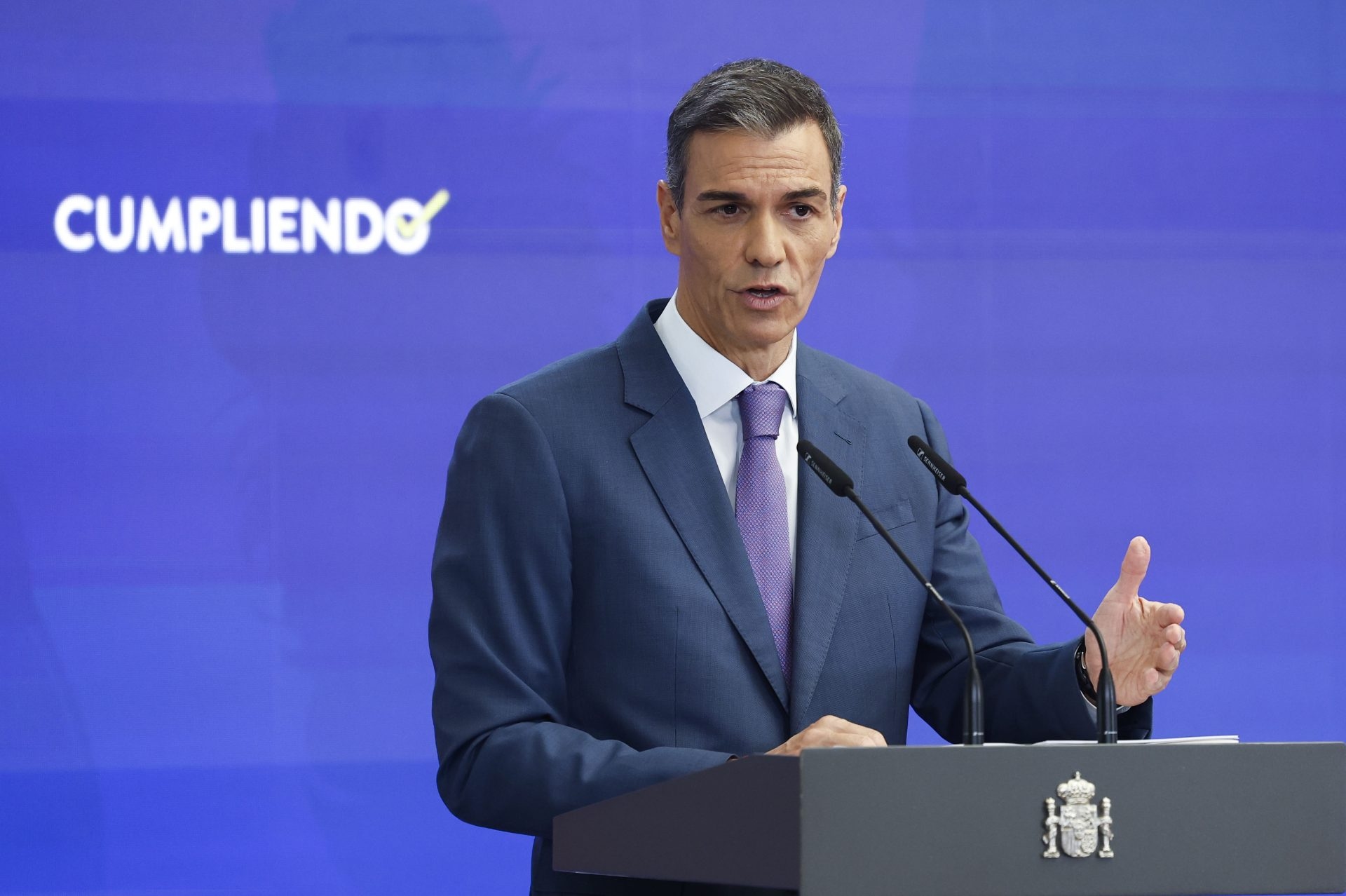 Sánchez versichert, dass Spanien die mit Strom verbundenen CO2-Emissionen um 17 % gesenkt habe.