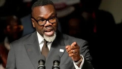 Bürgermeister Johnson bezeichnet Untersuchung des Justizministeriums zu Chicagoer Auftragsvergabe als „Einschüchterung“