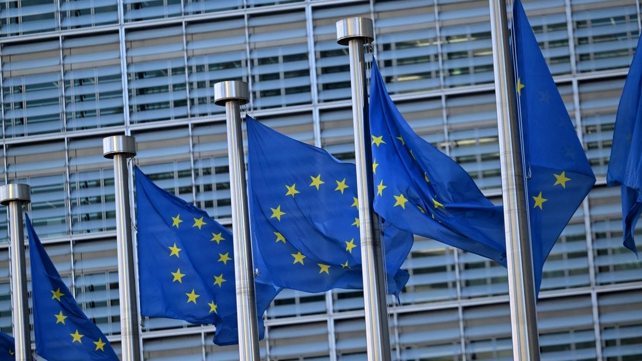 UE: Crescimento estável, inflação em queda; os riscos persistem